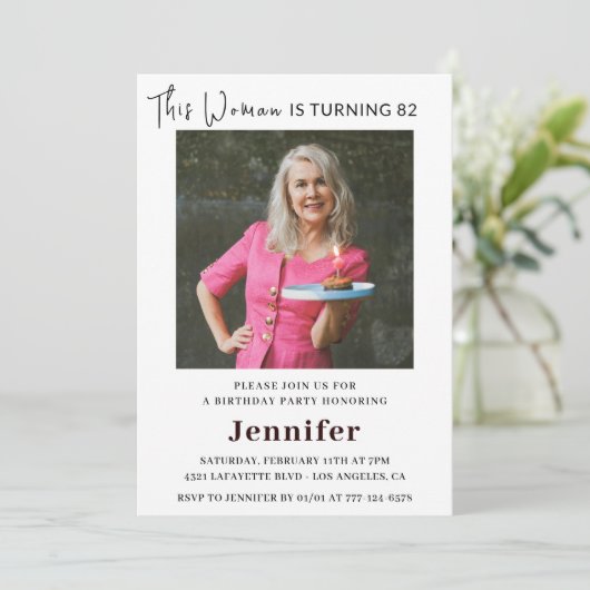 Moderne 82e verjaardag uitnodigingen voor haar fot (Staand voorkant)