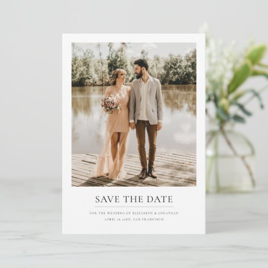Moderne Aangepaste bruiloft foto's opslaan Datum K Save The Date (Staand voorkant)