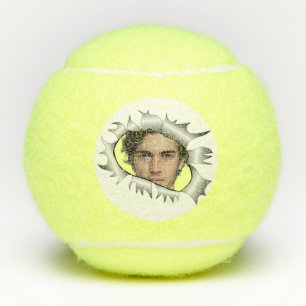 Moderne aangepaste foto in een gat tennisballen