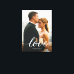 Moderne aangepaste Love Script Wedding Foto afdruk Canvas Afdruk<br><div class="desc">Vier je liefdesverhaal met deze moderne verpakte canvas trouwfoto, met je favoriete huwelijksportret, je namen en trouwdatum in een elegant script. De vloeiende "liefde" kalligrafie overlay voegt een romantische touch, het creëren van een tijdloze herinnering voor uw huis. Perfect als huwelijkscadeau, jubileumdecor of vrijgezellenfeesten cadeau, dit aangepaste doek combineert sentiment...</div>