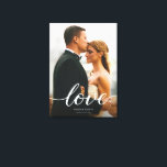 Moderne aangepaste Love Script Wedding Foto afdruk Canvas Afdruk<br><div class="desc">Vier je liefdesverhaal met deze moderne verpakte canvas trouwfoto, met je favoriete huwelijksportret, je namen en trouwdatum in een elegant script. De vloeiende "liefde" kalligrafie overlay voegt een romantische touch, het creëren van een tijdloze herinnering voor uw huis. Perfect als huwelijkscadeau, jubileumdecor of vrijgezellenfeesten cadeau, dit aangepaste doek combineert sentiment...</div>