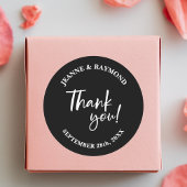 Moderne aangepaste zwarte bedankscript trouwgunst ronde sticker