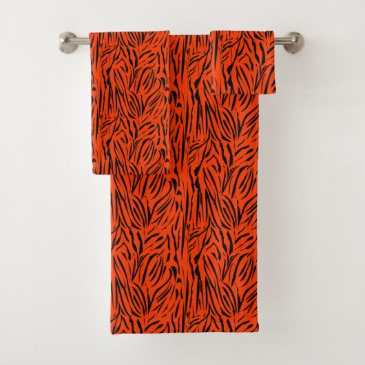 Moderne Abstracte dierenhuidvlek Oranje zwart Bad Handdoek (Insitu)