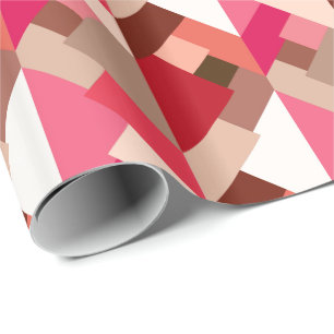 Moderne Abstracte driehoeken, koraalrood en roze Cadeaupapier