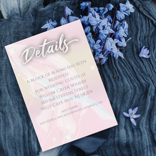 Moderne Abstracte drift-peach roze bruiloft Informatiekaartje