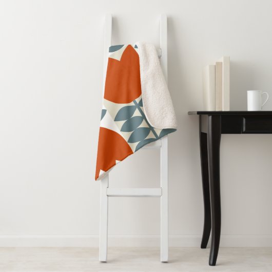 Moderne abstracte geometrie met gestileerde bloeme sherpa deken (In situ)