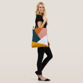 Moderne abstracte geometrische kleurenblokpatroon tote bag (Op model)