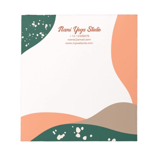 Moderne Abstracte groene Terra Cotta Yoga Studio Notitieblok (Voorkant)