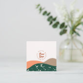 Moderne Abstracte groene Terra Cotta Yoga Studio Vierkante Visitekaartje (Staand voorkant)