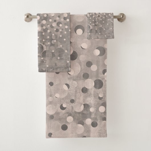 Moderne Abstracte Mallow Gray Polka Dots gepatterd Bad Handdoek (Insitu)