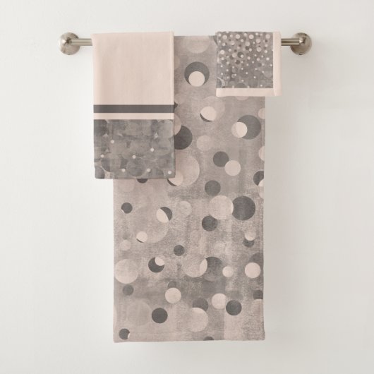 Moderne Abstracte Mallow Gray Polka Dots gevarieer Bad Handdoek (Insitu)