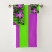 Moderne Abstracte Neon Pink Green Fractal Flowers Bad Handdoek (Insitu)