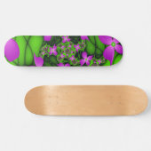Moderne Abstracte Neon Pink Green Fractal Flowers Skateboard (Horizontaal)