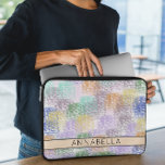 Moderne Abstracte print Laptop Sleeve<br><div class="desc">Bescherm uw technologie in stijl met deze moderne Abstracte Print Laptop Sleeve, ontworpen voor zowel functionaliteit als flair. Dit sleeve heeft een eigentijds abstract patroon met gedurfde vormen en levendige kleuren en is een statement terwijl het uw laptop veilig houdt. Gemaakt van duurzaam, lichtgewicht neopreen, biedt het een knusse, gewatteerde...</div>