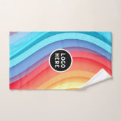 Moderne Abstracte regenbooggolven met je Logo Bad Handdoek (Handdoek)