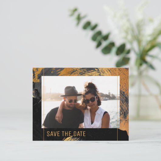 Moderne abstracte schildergouden scriptfotobruilof aankondigingskaart (Staand voorkant)