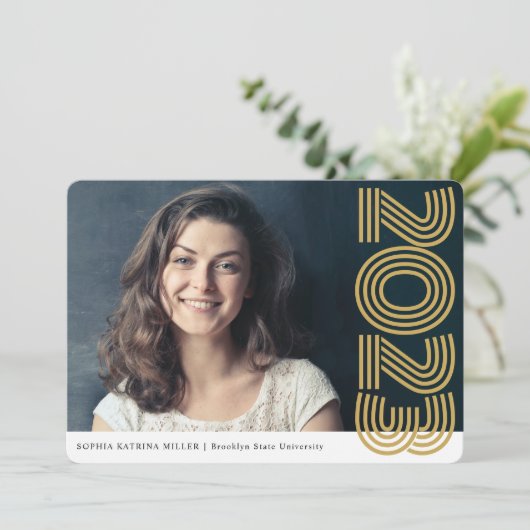 Moderne Afstudeerder klasse jaarstrepen Afstuderen Aankondiging (Staand voorkant)