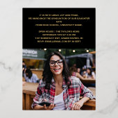 Moderne Afstudeerder Party 3 Foto zwart en goud Folie Uitnodiging (Achterkant)