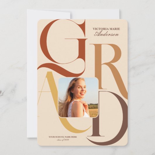 Moderne Afstudeerder Typografie Foto Afstuderen Aankondiging (Voorkant)