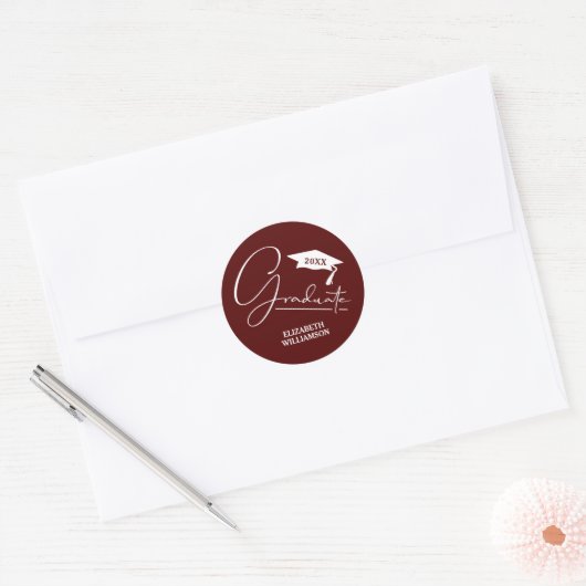Moderne afstudeerfeest donker bordeauxrode envelop ronde sticker (Envelop)
