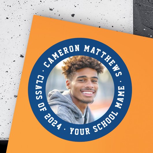 Moderne afstudeerfoto donkerblauw van student ronde sticker