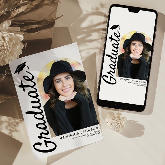 Moderne afstudeerfoto met boog aankondiging