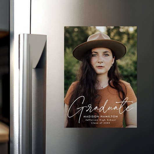 Moderne afstudeerfoto met witte schrift magnetische uitnodiging