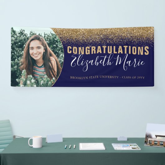 Moderne Afstuderen Afstudeerder foto Navy Blue Gol Spandoek (Beurs)