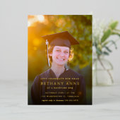 Moderne Afstuderen Foto Gold Foil Uitnodiging (Staand Voorkant)