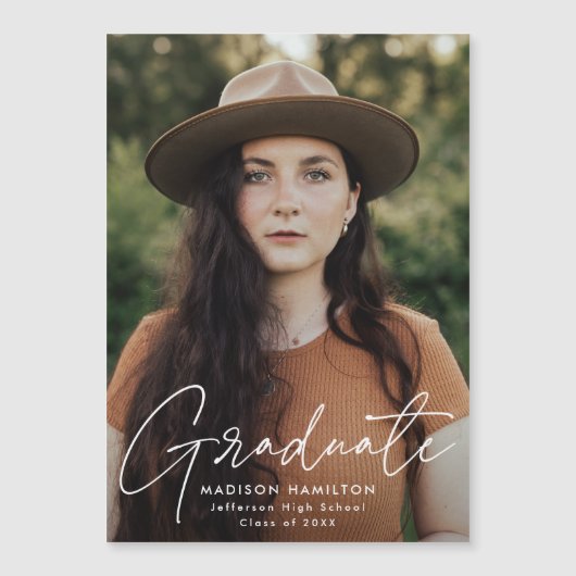 Moderne Afstuderen foto van wit script Magnetische Uitnodiging (Voorkant)