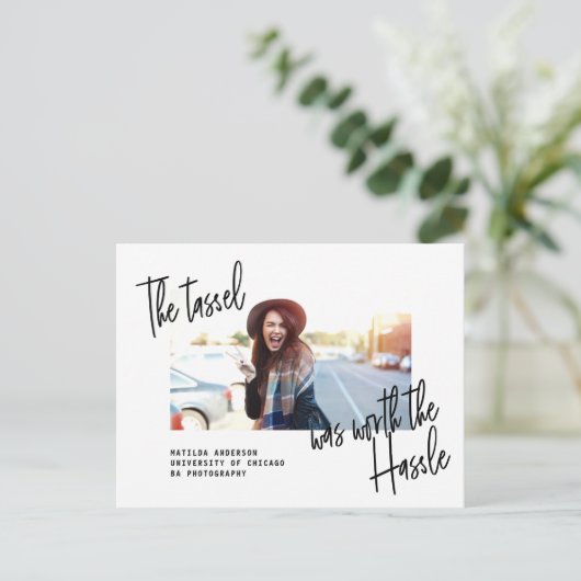 Moderne afstuderen fotoaankondiging + partijuitnod uitnodiging briefkaart (Staand voorkant)