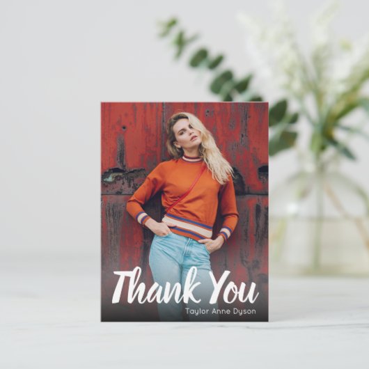 Moderne Afstuderen Witte Script Bedankt Briefkaart (Staand voorkant)