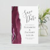 Moderne Agate Burgundy Zilver Save the Date Kaart (Staand voorkant)