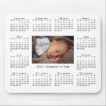 Moderne Agenda 2020 Uw Foto en Naam op Wit Muismat<br><div class="desc">De moderne kalender van 2020 kenmerkt uw foto en naam in het midden. Vervang het afbeelding van de steekproef en de tekst met uw in sidebar. Het omringen van uw foto is een gemakkelijk te lezen zwarte kalender 2020 op een witte achtergrond. Maakt een groot geschenk voor nieuwe ouders en...</div>
