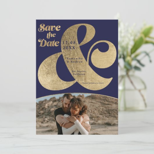 Moderne ampersand goud 2 foto's save the date (Staand voorkant)