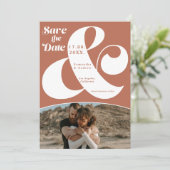 Moderne ampersand terracotta 2 foto's sparen de da save the date (Staand voorkant)