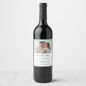 Moderne Aqua Foto Monogram 'Save the Date' Wijn Etiket (Voorkant)
