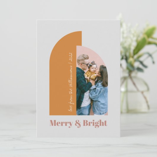 Moderne Arch Blush Dusty Pink Grey Merry Foto 2022 Feestdagenkaart (Staand voorkant)