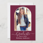 Moderne Arch Calligrafie Foto Burgundy Afstuderen Aankondiging (Voorkant)