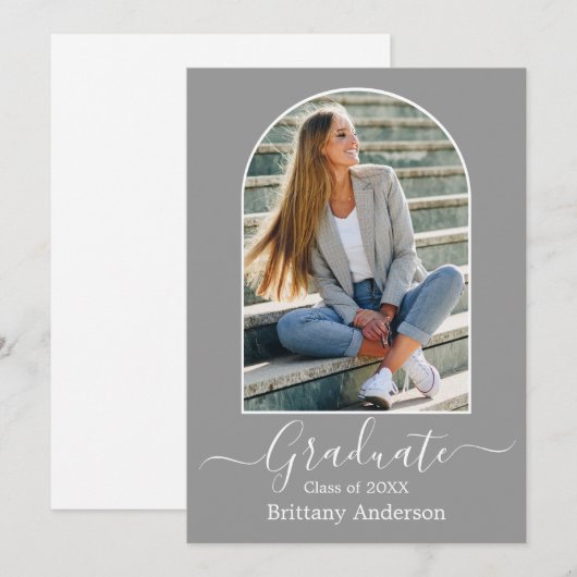 Moderne Arch Calligrafie Foto grijs Afstuderen Aankondiging (Voorkant / Achterkant)