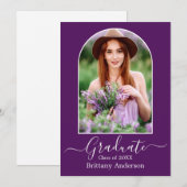 Moderne Arch Calligrafie Foto Paars Afstuderen Aankondiging (Voorkant / Achterkant)