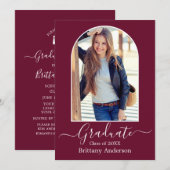 Moderne Arch Calligraphy Burgundy Graduation Party Kaart (Voorkant / Achterkant)