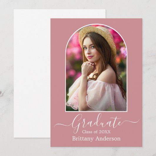 Moderne Arch Calligraphy Dusty Pink Afstuderen Aankondiging (Voorkant / Achterkant)