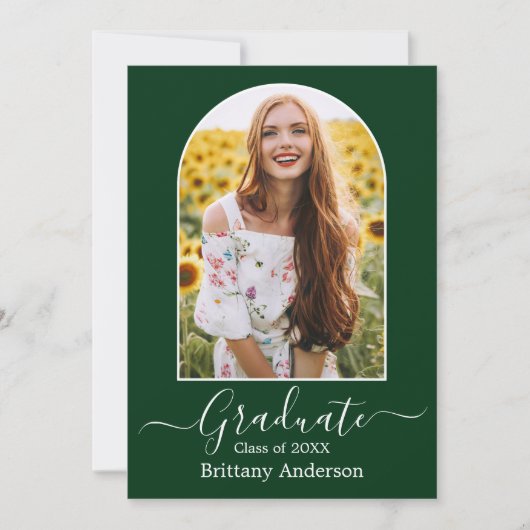 Moderne Arch Calligraphy Green Afstuderen Aankondiging (Voorkant)