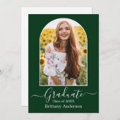 Moderne Arch Calligraphy Green Afstuderen Aankondiging (Voorkant / Achterkant)