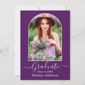 Moderne Arch Calligraphy Paars Graduation Party Kaart (Voorkant)