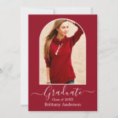 Moderne Arch Calligraphy Red Graduation Party Kaart (Voorkant)