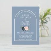 Moderne Arch Dusty Blue Pink Floral Photo Wedding Kaart (Staand voorkant)
