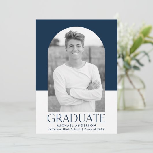 Moderne Arch Navy Colour Block Graduparty Kaart (Staand voorkant)
