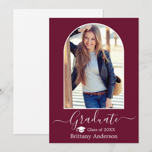 Moderne Arch Pet Calligrafie Burgundy Afstuderen Aankondiging (Voorkant / Achterkant)